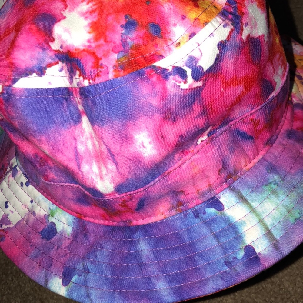 Tie dye hat!